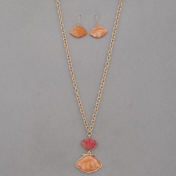 SEASHELL PENDANT NECKLACE