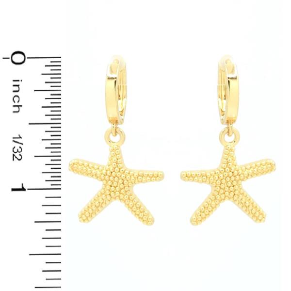 TEXTURED STARFISH HUGGIE EARRING