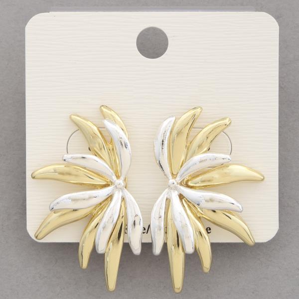 TWO TONE FLOWER SHAPE METAL EARRING