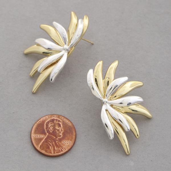 TWO TONE FLOWER SHAPE METAL EARRING