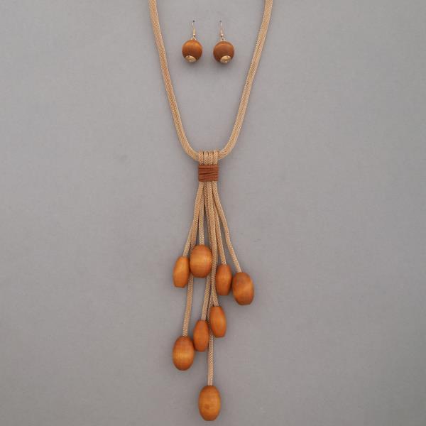 WOOD BEAD NECKLACE