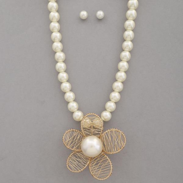 WIRE FLOWER PENDANT PEARL BEAD NECKLACE