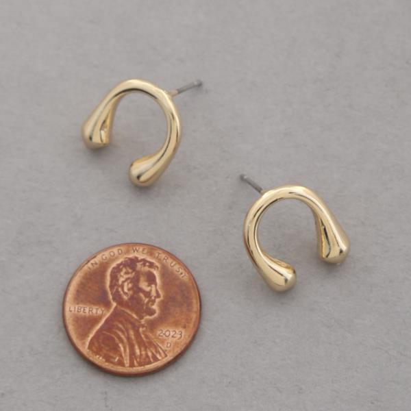 U SHAPE METAL GOLD DIPPED EARRING
