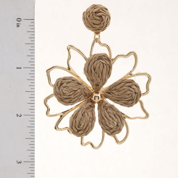 METAL RAFFIA FLOWER DANGLE EARRING
