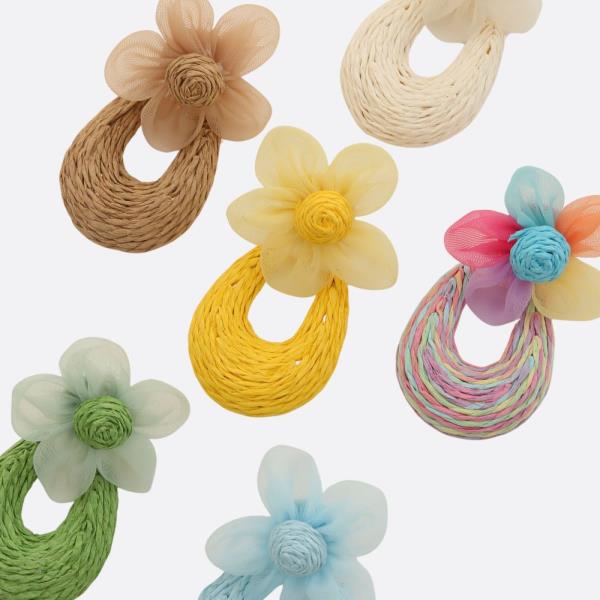 FLOWER RAFFIA DANGLE EARRING