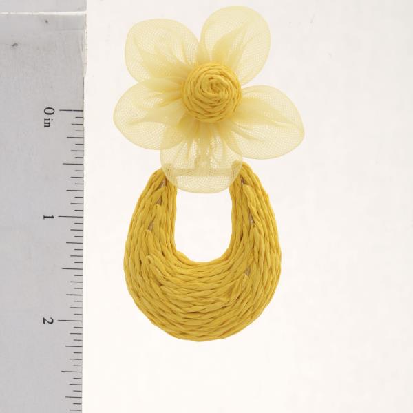 FLOWER RAFFIA DANGLE EARRING