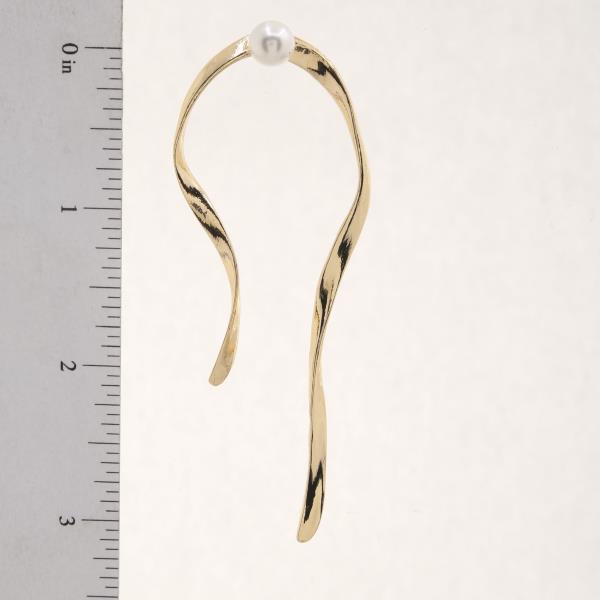 WAVY METAL PEARL BEAD EARRING
