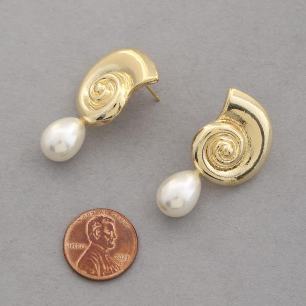 SODAJO SEASHELL PEARL BEAD METAL GOLD DIPPED EARRING
