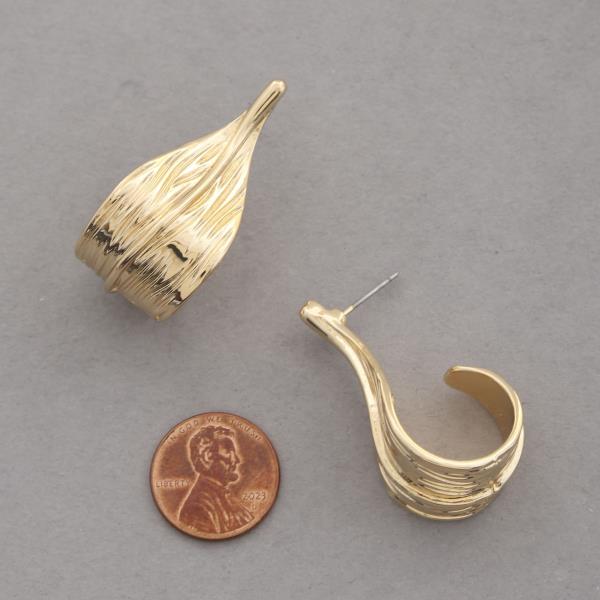 LEAF SHAPE METAL BENT EARRING