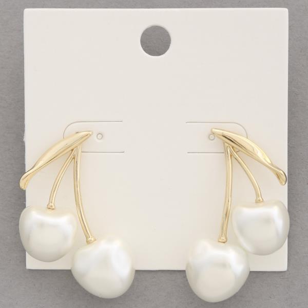 PEARL CHERRY METAL EARRING
