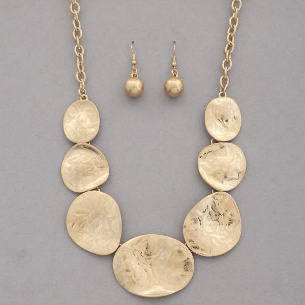TEXTURED BENT OVAL LINK METAL NECKLACE