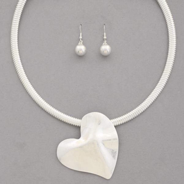 BENT METAL HEART NECKLACE