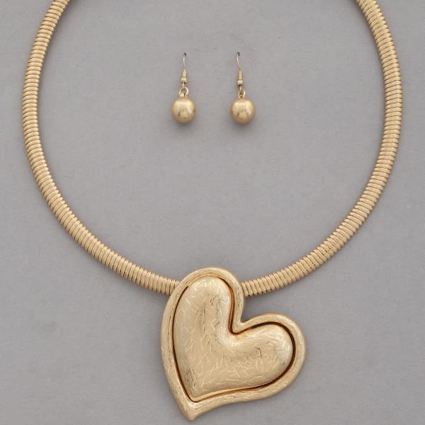 HEART PENDANT METAL NECKLACE