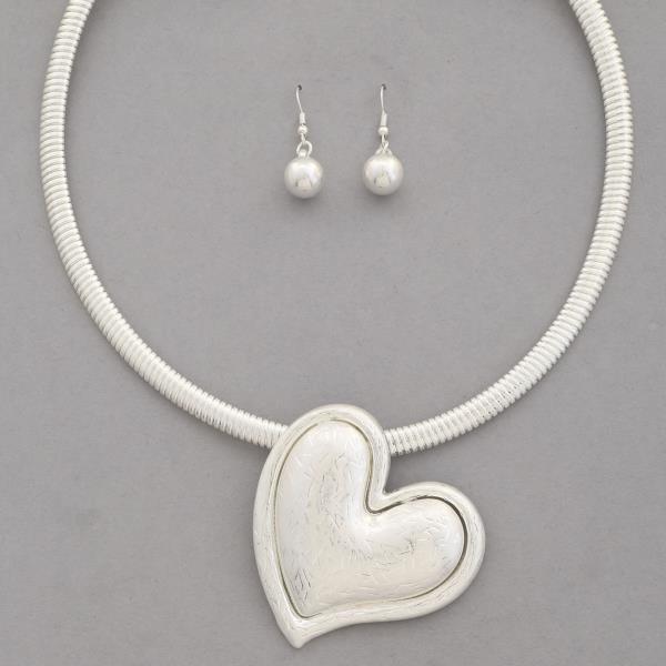 HEART PENDANT METAL NECKLACE