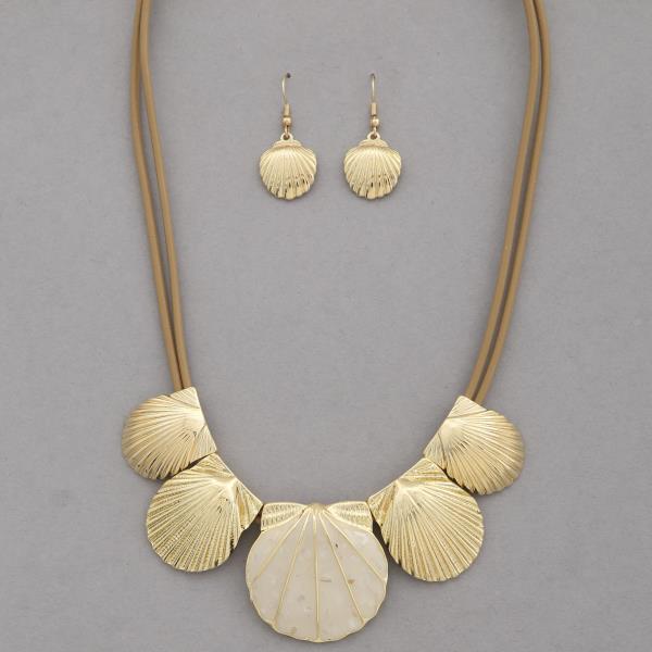 SEASHELL LINK NECKLACE