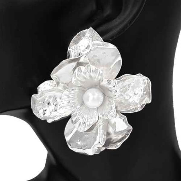 FLOWER PEARL BEAD EARRING