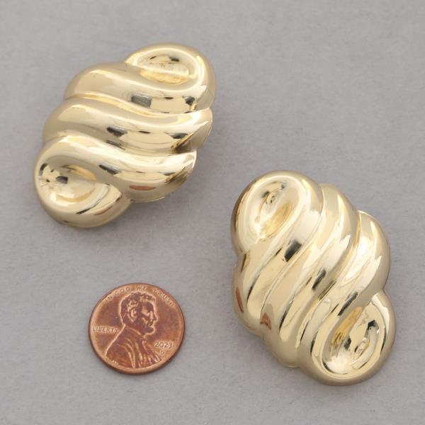 LINED METAL EARRING