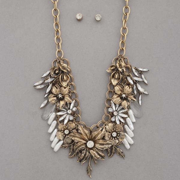CHUNKY FLOWER PEARL BEAD NECKLACE