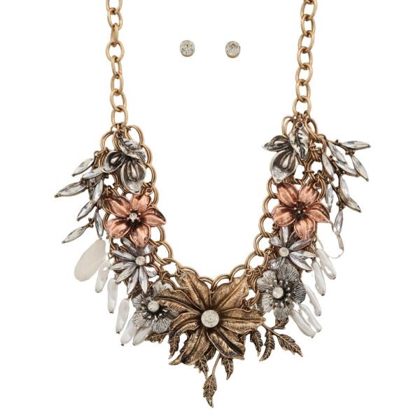 CHUNKY FLOWER PEARL BEAD NECKLACE