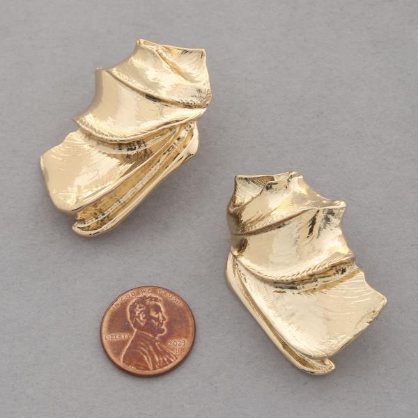 RUFFLE METAL EARRING