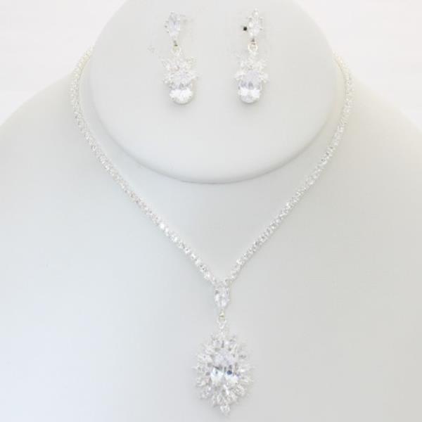 TEARDROP RHINESTONE PENDANT NECKLACE