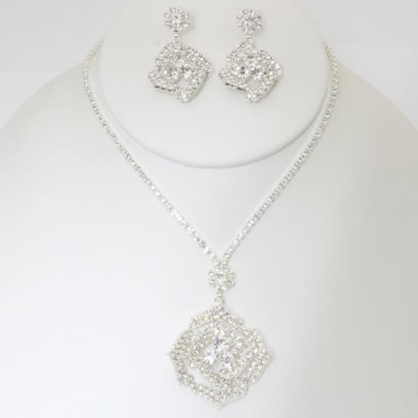 FLOWER SHAPE PENDANT RHINESTONE NECKLACE