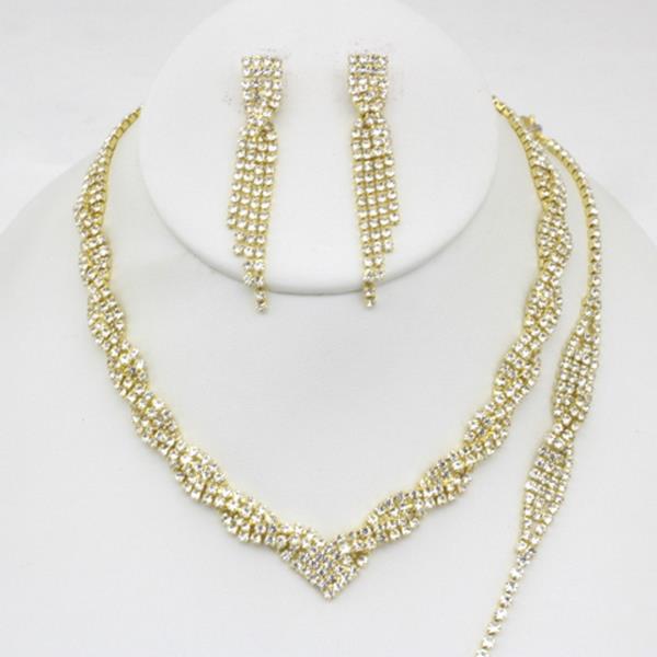 TWISTED LINK RHINESTONE NECKLACE