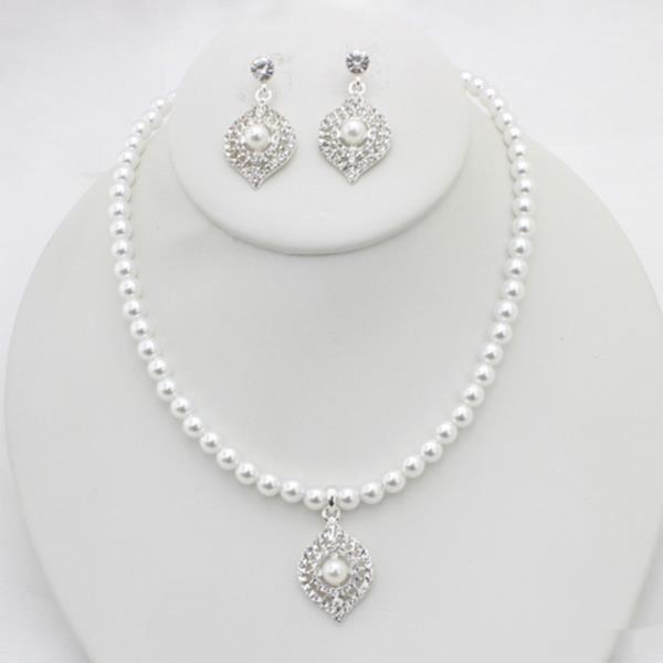 PEARL BEAD RHINESTONE PENDANT NECKLACE