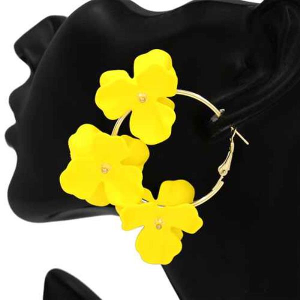 TRIPLE FLOWER HOOP EARRING