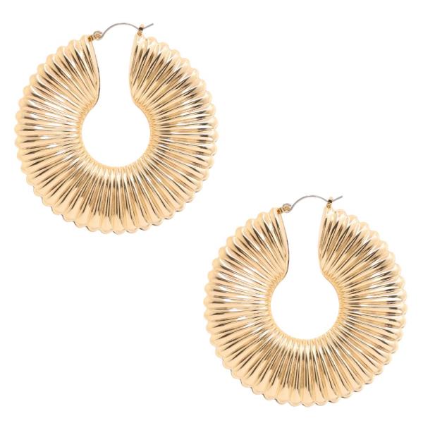 LINED METAL HOOP EARRING