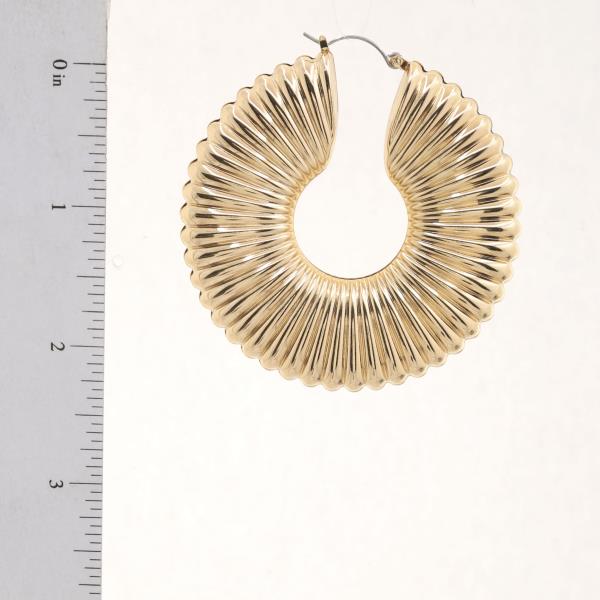 LINED METAL HOOP EARRING