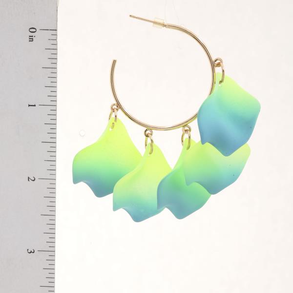 TWO TONE PETAL RUFFLE OPEN HOOP EARRING