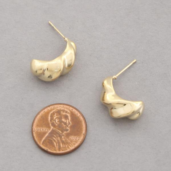 SODAJO ORGANIC SHAPE GOLD DIPPED EARRING