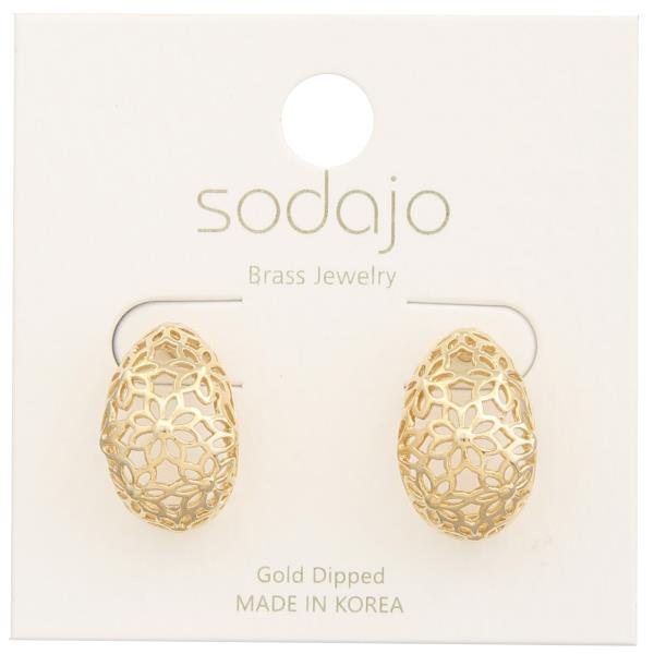SODAJO CUT OUT FLOWER CURVE METAL GOLD DIPPED EARRING