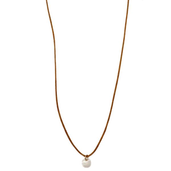SHELL DISC THREAD NECKLACE