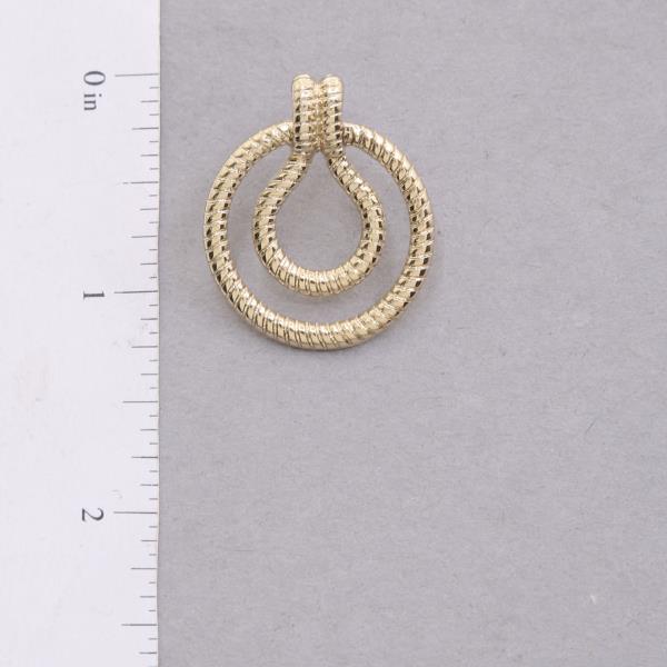 TEXTURED METAL ROUND EARRING