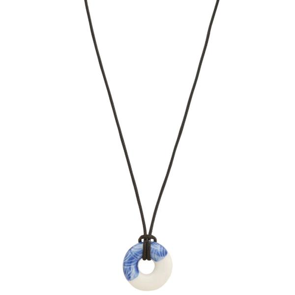TWO TONE ROUND PENDANT NECKLACE