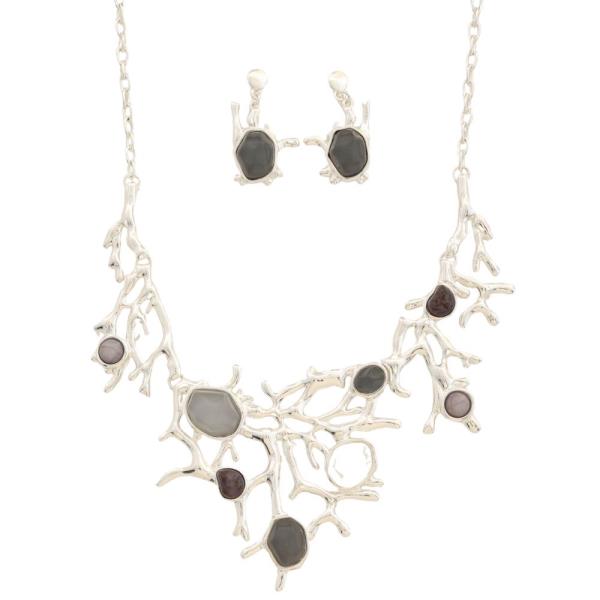 CORAL STONE METAL NECKLACE