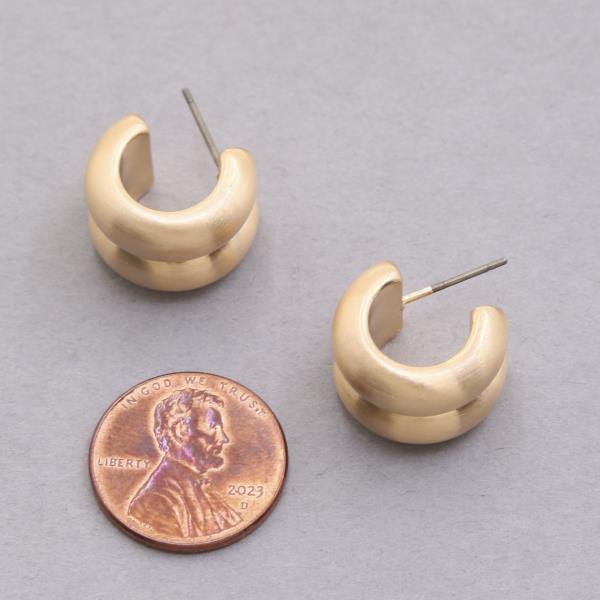 BRUSHED METAL DOUBLE HOOP EARRING