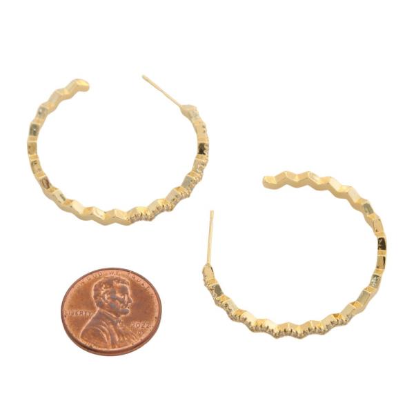 SODAJO CHEVRON PATTERN EDGE GOLD FILLED EARRING