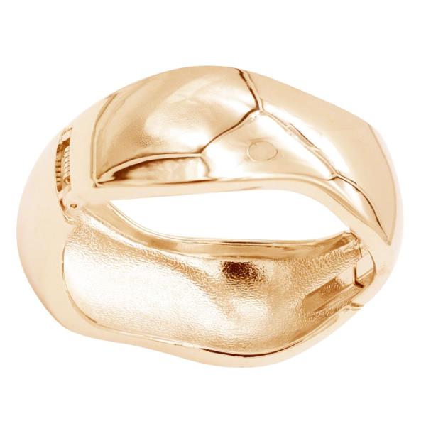 LINED GOLD PLATED HINGED BRACELET