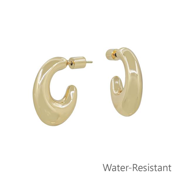 OVAL SHAPED METAL HOOP EARRING