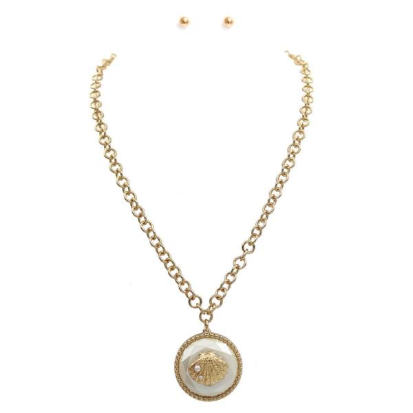 SEASHELL ROUND PENDANT NECKLACE