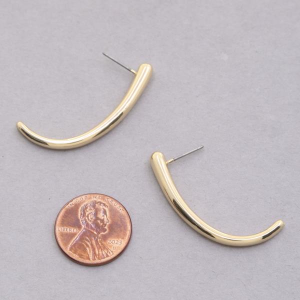 SODAJO CURVE METAL BAR GOLD DIPPED EARRING