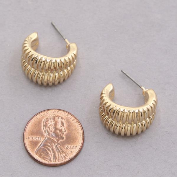 DOUBLE HOOP LINED METAL EARRING