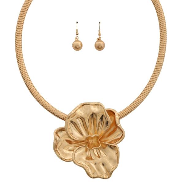 GOLD FLOWER STATEMENT NECKLACE SET WITH DROP EARRINGS