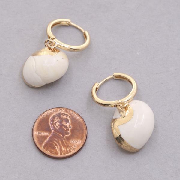 SEASHELL HUGGIE EARRING