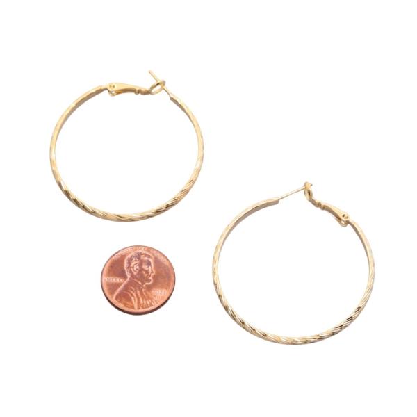 SODAJO GOLD DIPPED TEXTURED HOOP EARRING