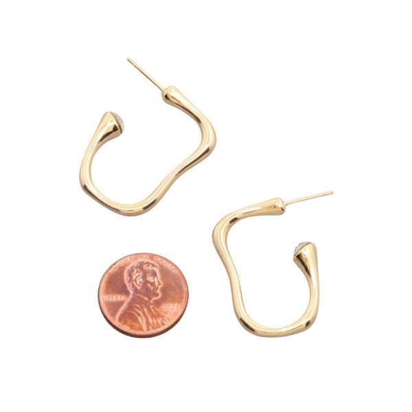 SODAJO GOLD DIPPED ORGANIC HOOP EARRING