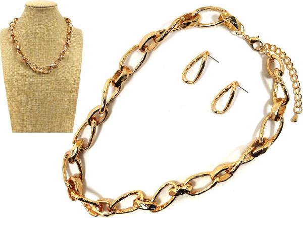 OVAL LINK METAL NECKLACE